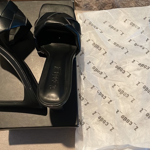 BEAUTIFUL ZCODE BLACK HEEL COMES WITH 2 DUST BAGS AND ORIGINAL BOX - Picture 5 of 6